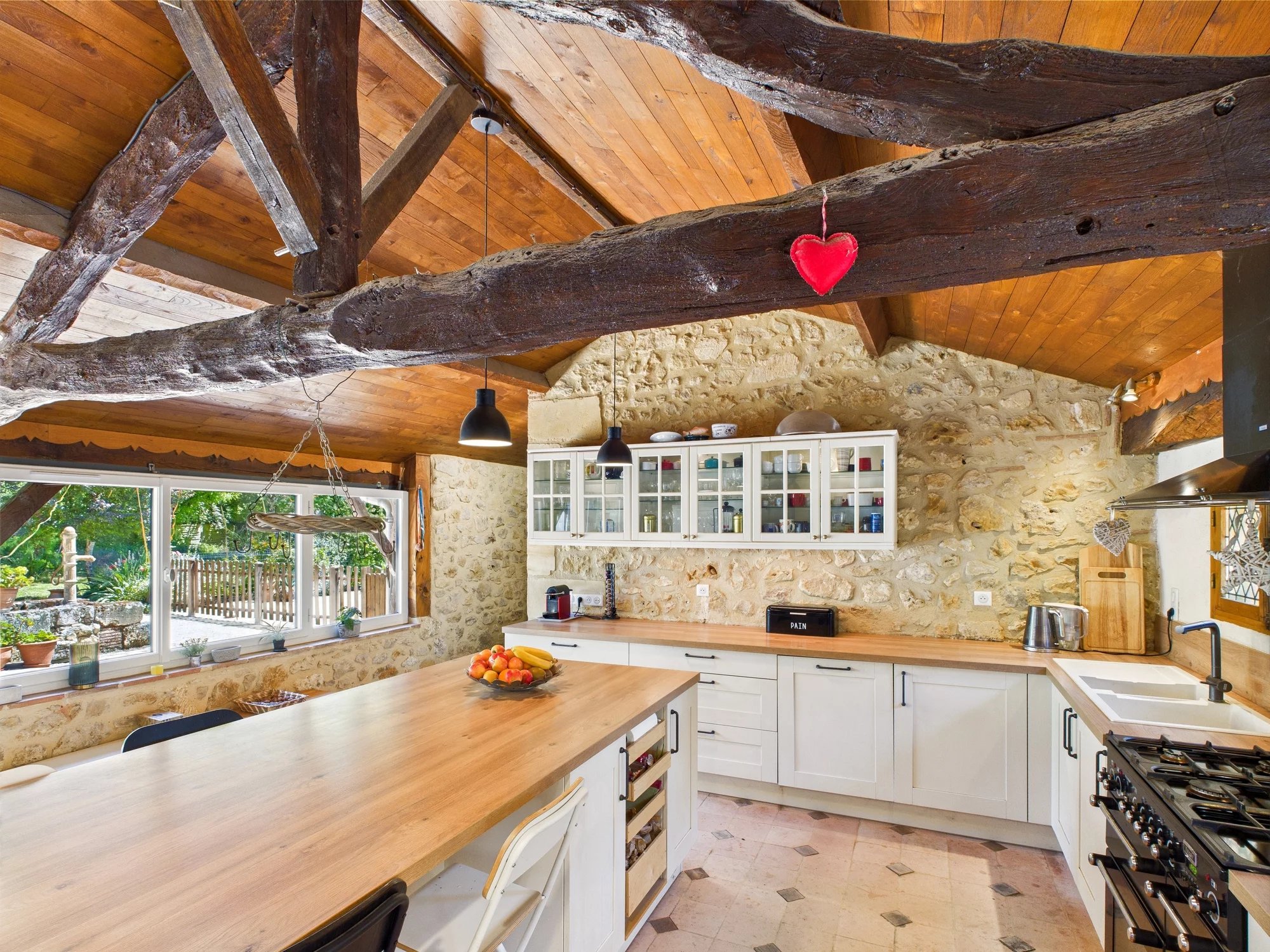 Fabulous family home or income generating with large pool near Bergerac, Aquitaine – France – BVI68643