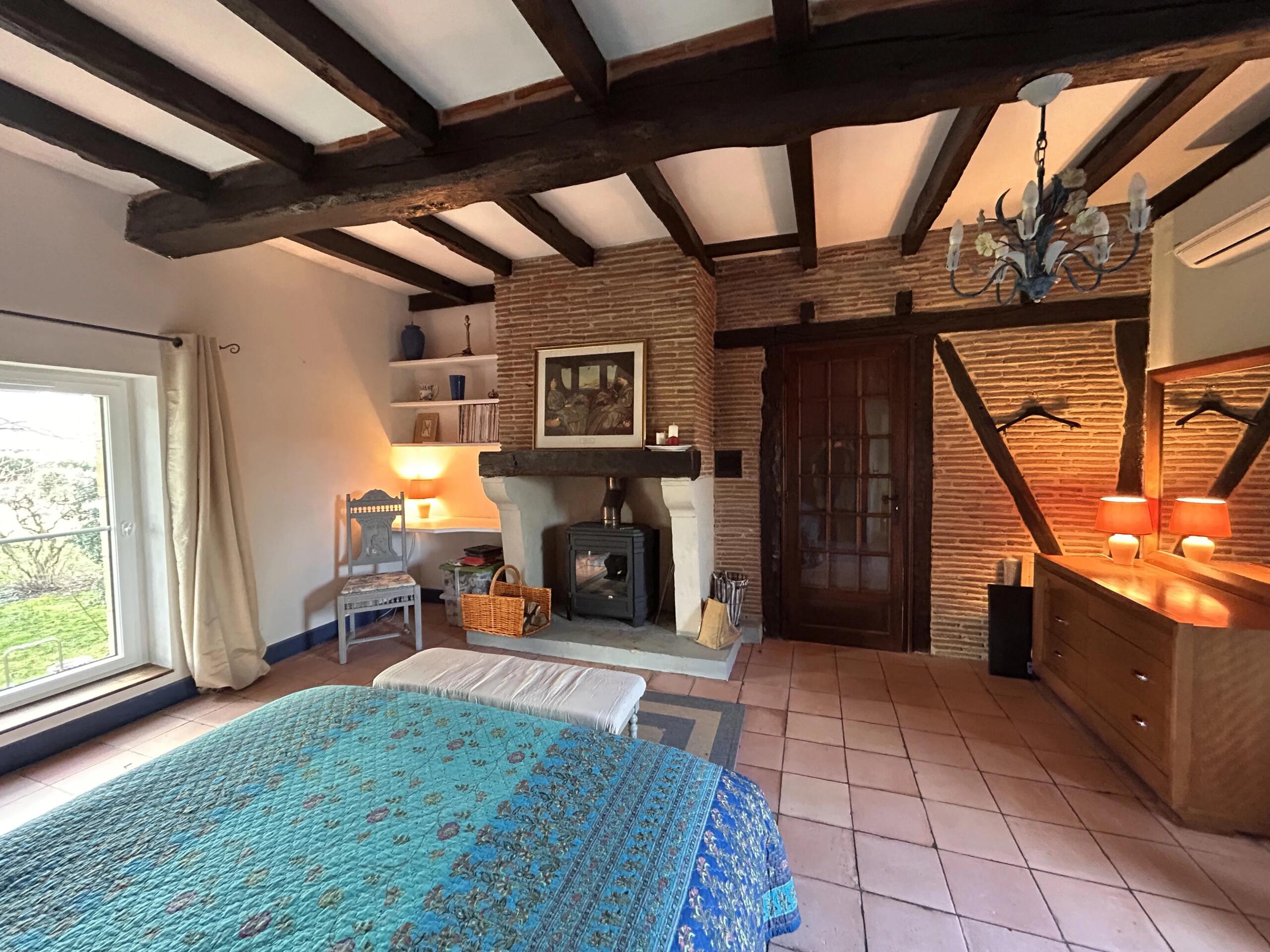 Fabulous family home or income generating with large pool near Bergerac, Aquitaine – France – BVI68643