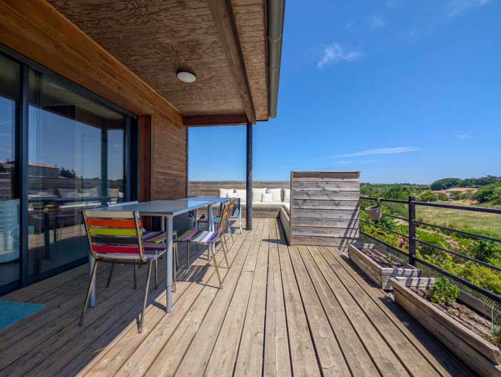 Spacious architect-designed home with open views and strong potential for adaptation – 9km from Castelnaudary