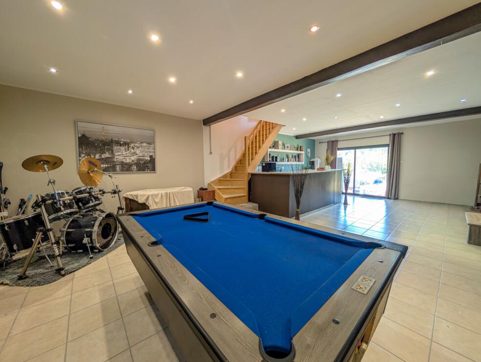 Spacious architect-designed home with open views and strong potential for adaptation – 9km from Castelnaudary