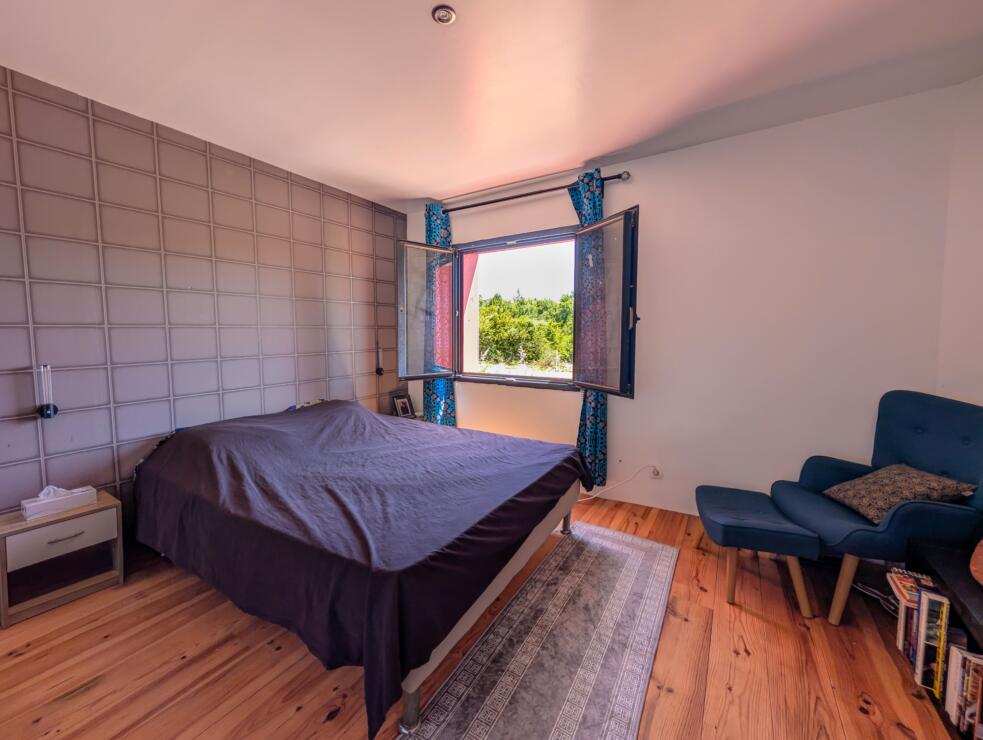 Spacious architect-designed home with open views and strong potential for adaptation – 9km from Castelnaudary