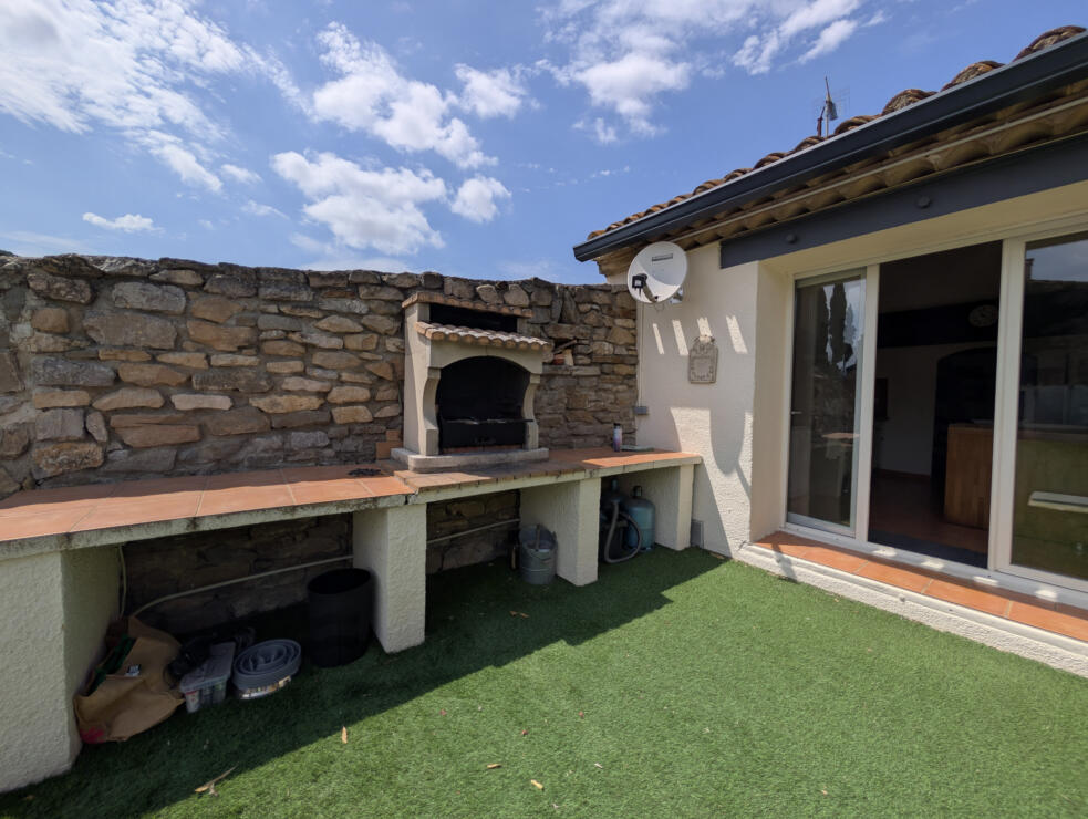 Beautifully Renovated 3-Bedroom Stone House with Pool & Stunning Views near the Canal du Midi, Gîte Business