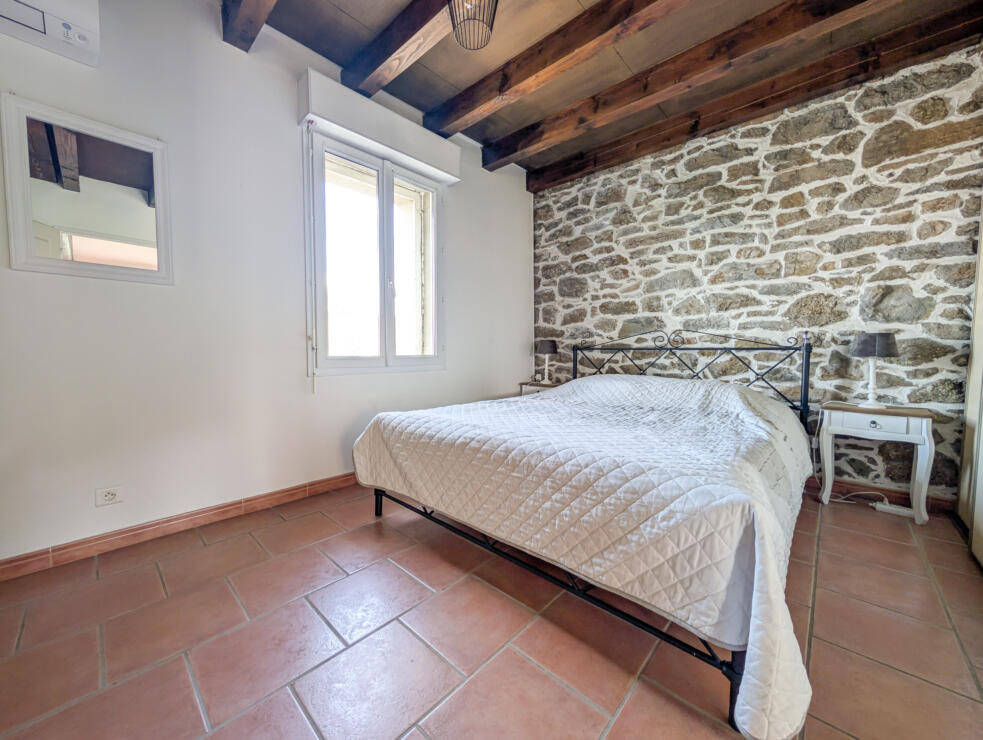 Beautifully Renovated 3-Bedroom Stone House with Pool & Stunning Views near the Canal du Midi, Gîte Business