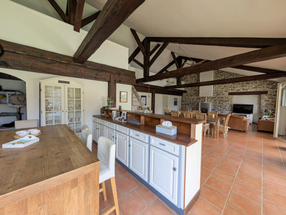 Beautifully Renovated 3-Bedroom Stone House with Pool & Stunning Views near the Canal du Midi, Gîte Business