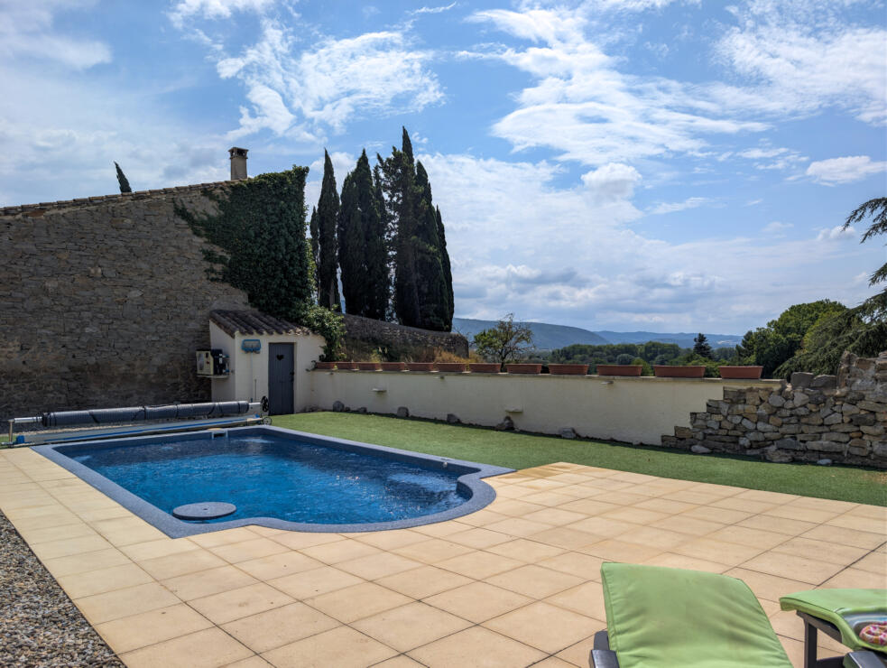 Beautifully Renovated 3-Bedroom Stone House with Pool & Stunning Views near the Canal du Midi, Gîte Business