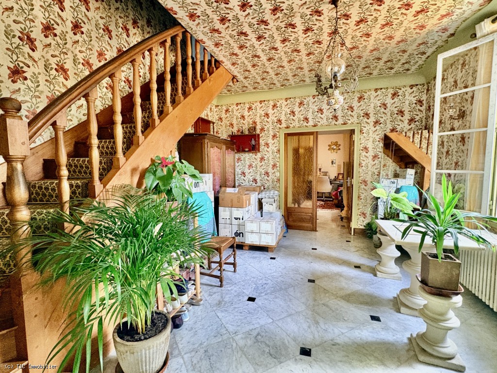 6 bedroom House in Ruffec, France – r7577