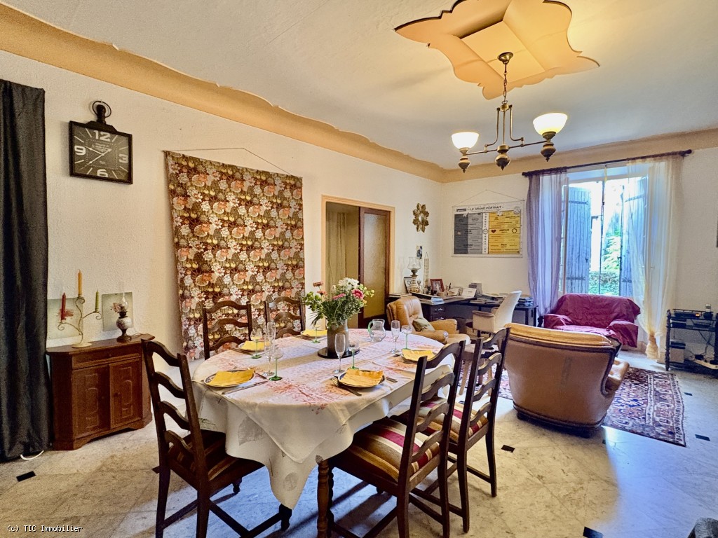 6 bedroom House in Ruffec, France – r7577
