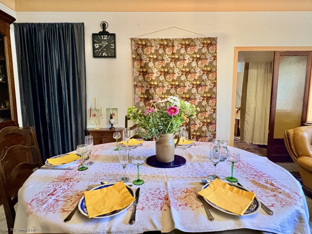 6 bedroom House in Ruffec, France – r7577
