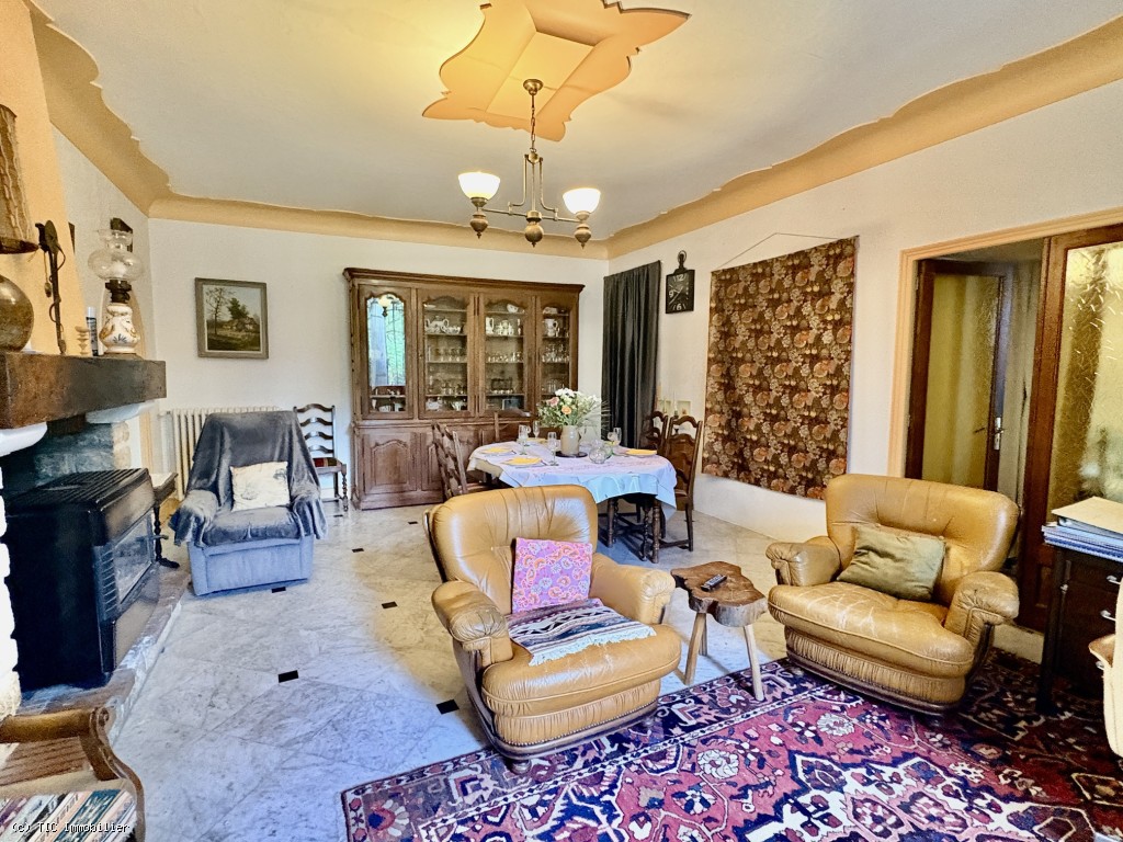 6 bedroom House in Ruffec, France – r7577
