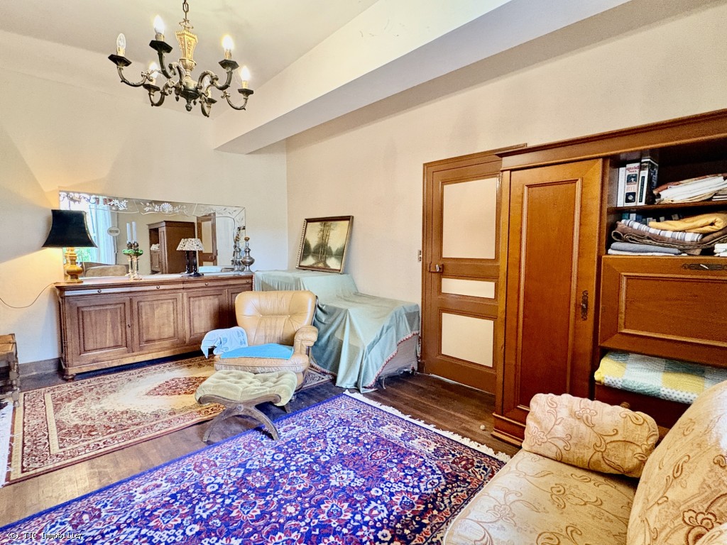 6 bedroom House in Ruffec, France – r7577