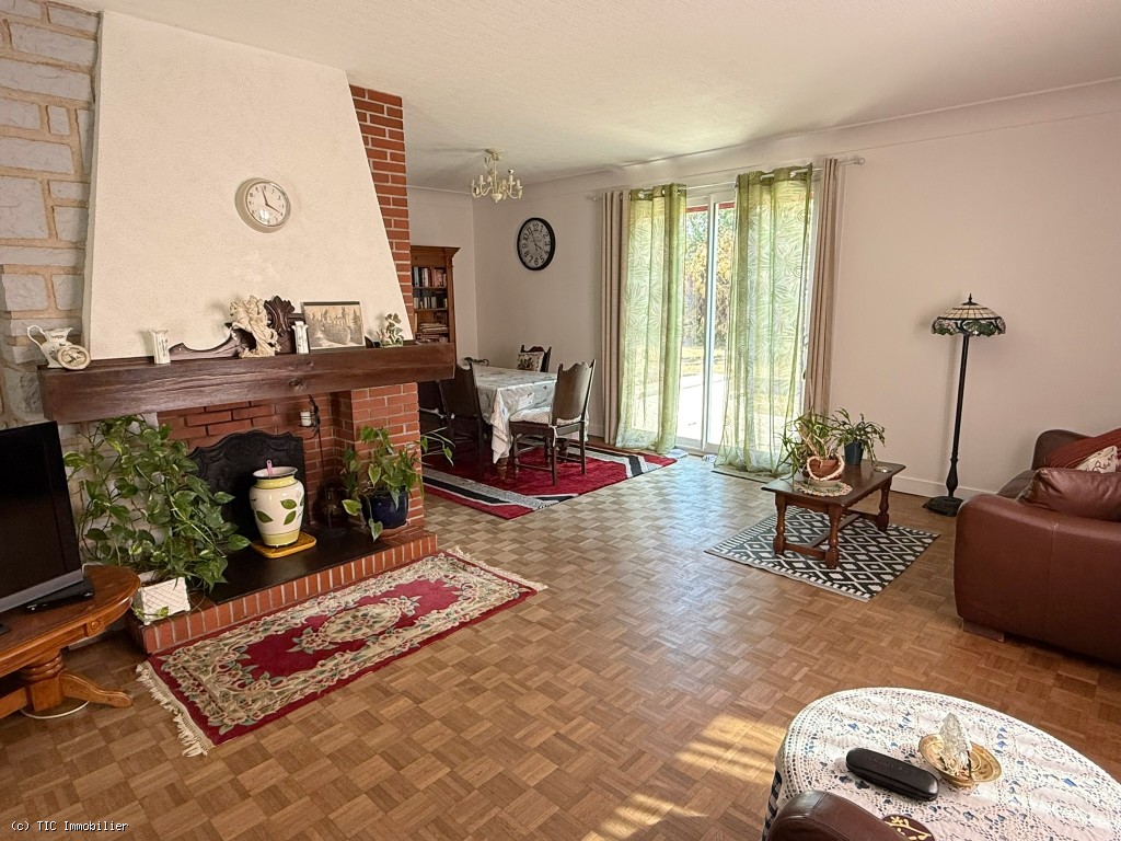 5 bedroom House in Verteuil-Sur-Charente, France – r7572