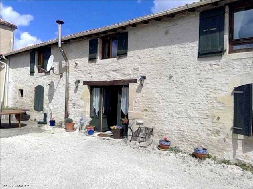 7 bedroom House in Cellefrouin, France – r7571
