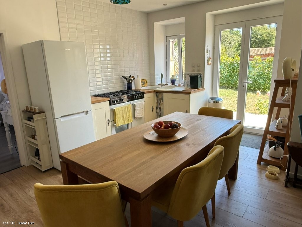 2 bedroom House in Champagne-Mouton, France – r7562
