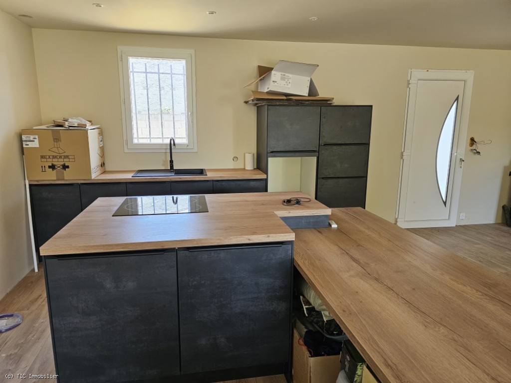 3 bedroom House in Ruffec, France – r7538