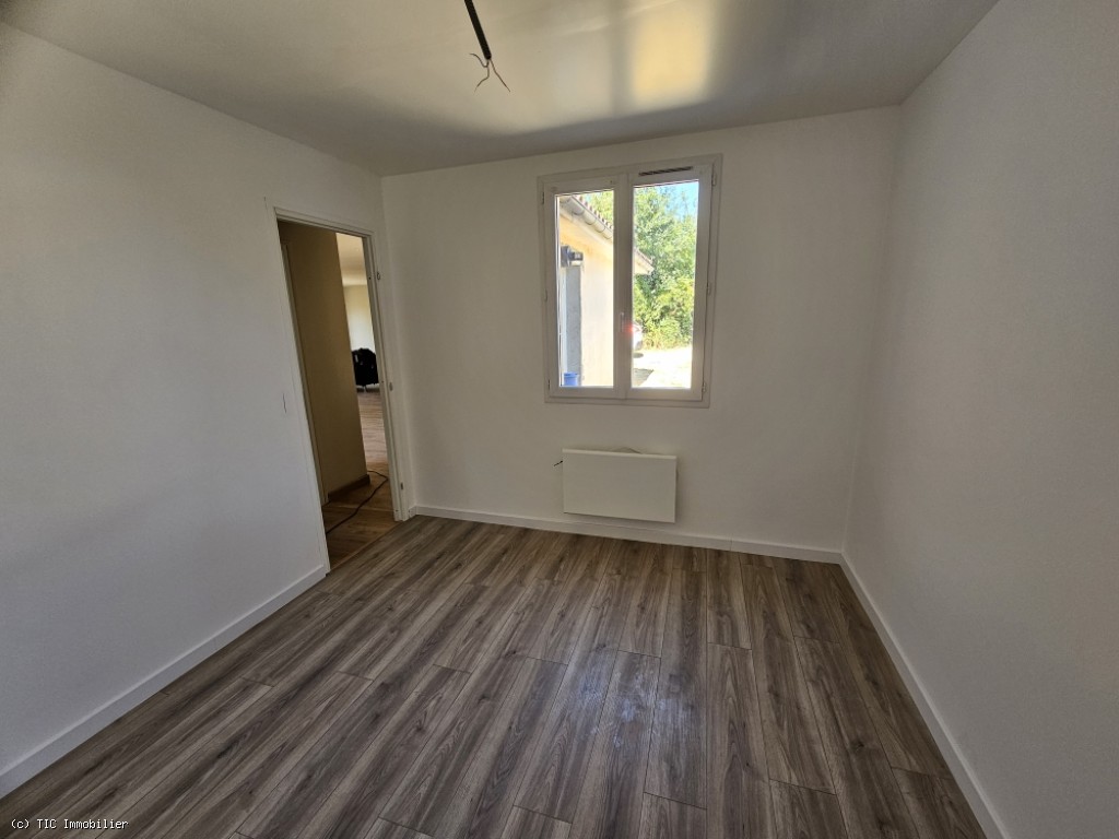 3 bedroom House in Ruffec, France – r7538