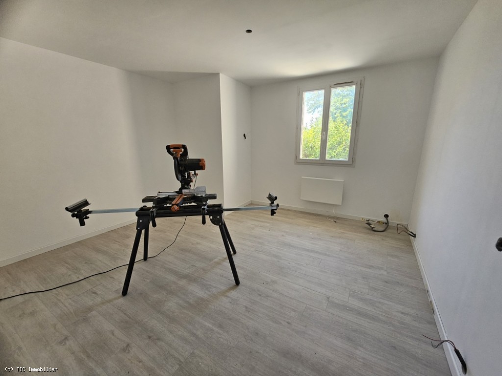 3 bedroom House in Ruffec, France – r7538