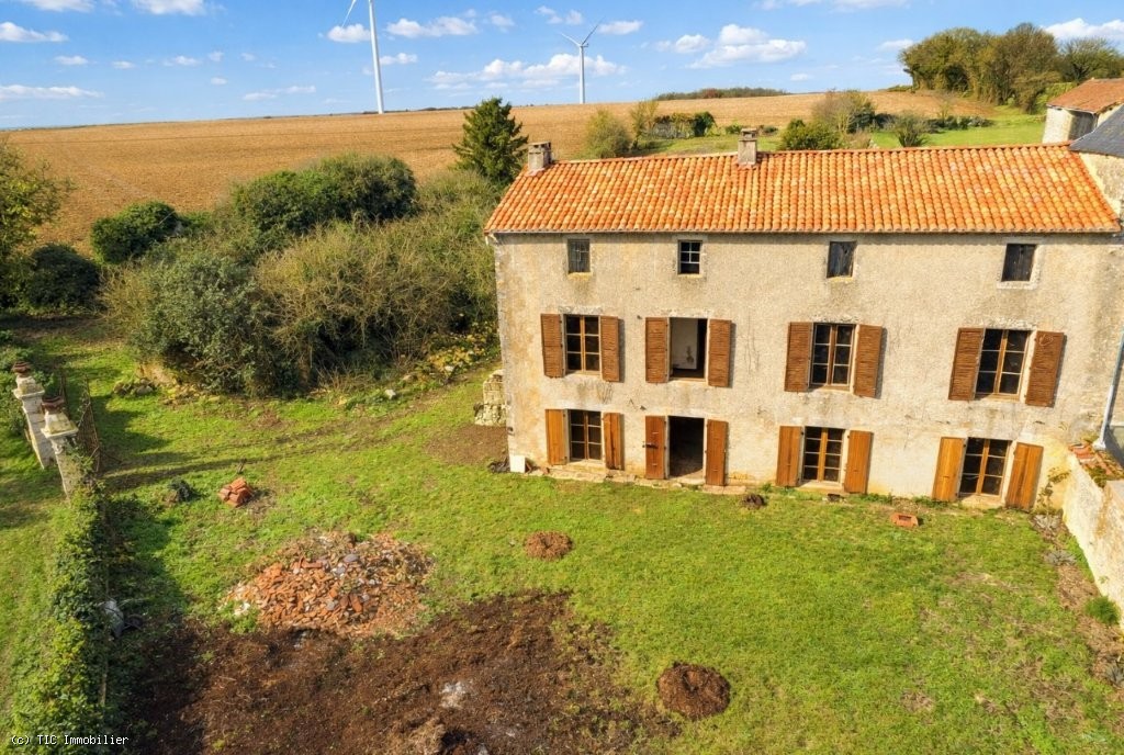 4 bedroom House in Ruffec, France – r7417