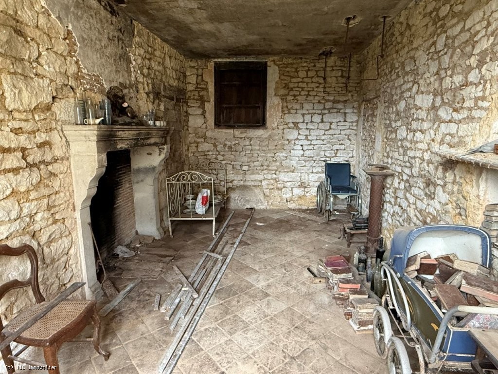 4 bedroom House in Ruffec, France – r7417