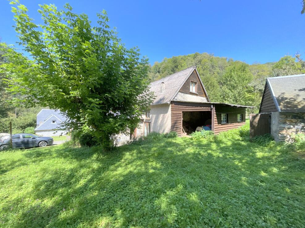 Couledoux, BOUTX – Perfect holiday home in the Pyrenees mountains close to skiing, lakes, cycling, walking in an idyllic location
