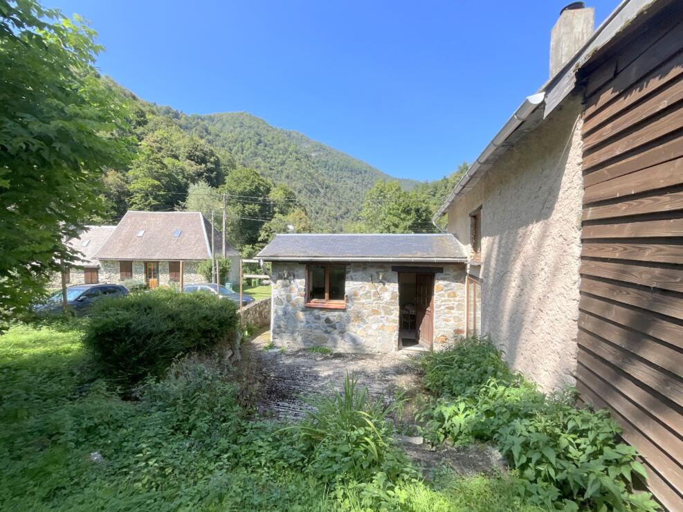 Couledoux, BOUTX – Perfect holiday home in the Pyrenees mountains close to skiing, lakes, cycling, walking in an idyllic location