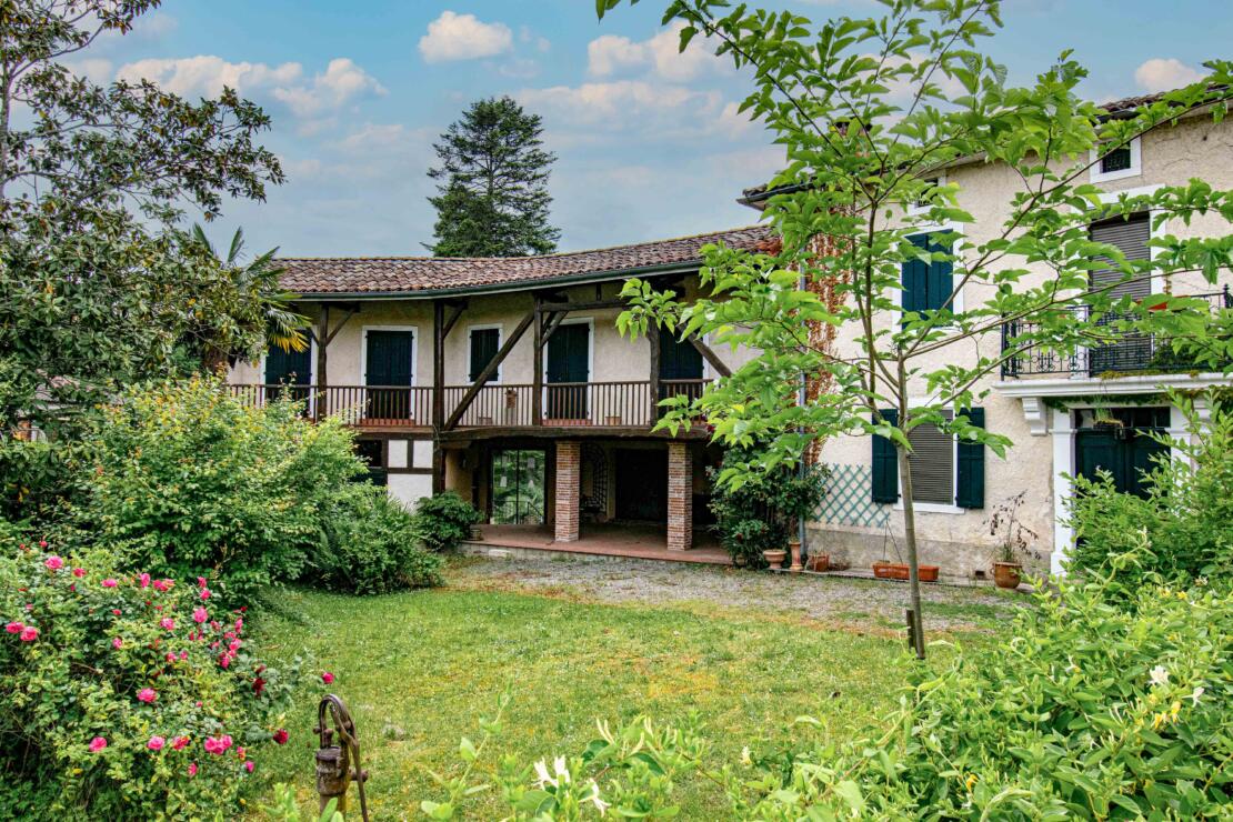 Touille – Substantial character home with pool, genuine marble floors and exceptional living space