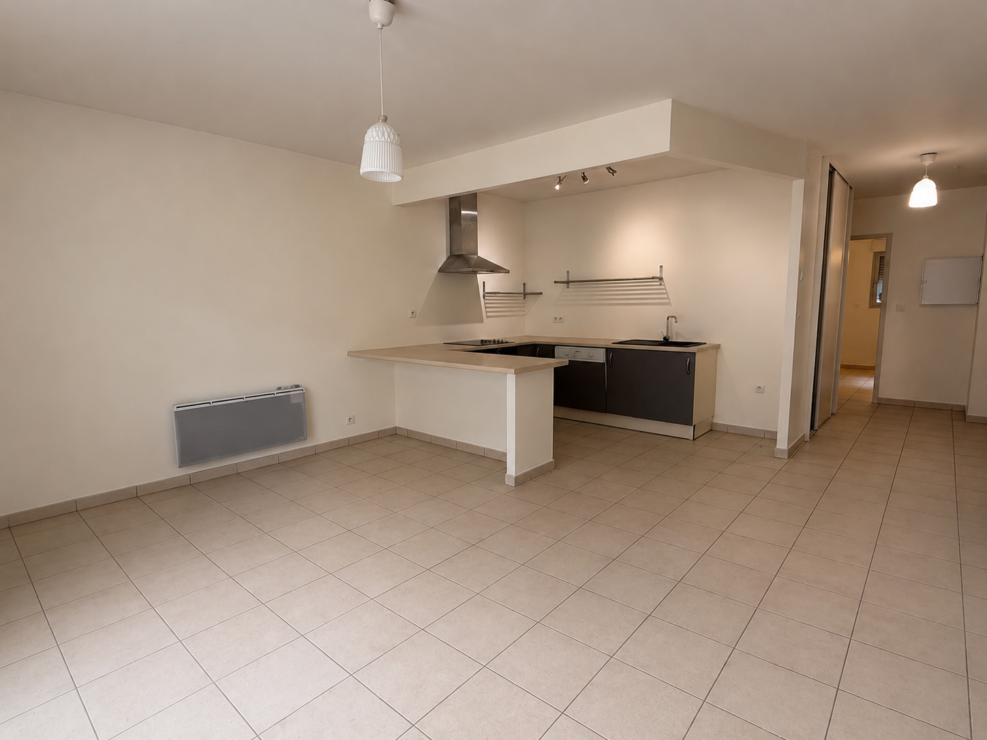 Bagnères-de-Luchon – Spacious modern 2 bedroom apartment (54.89m²) with garage & ski storage in Luchon, near the ski lift & cafés