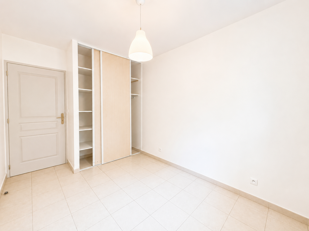 Bagnères-de-Luchon – Spacious modern 2 bedroom apartment (54.89m²) with garage & ski storage in Luchon, near the ski lift & cafés