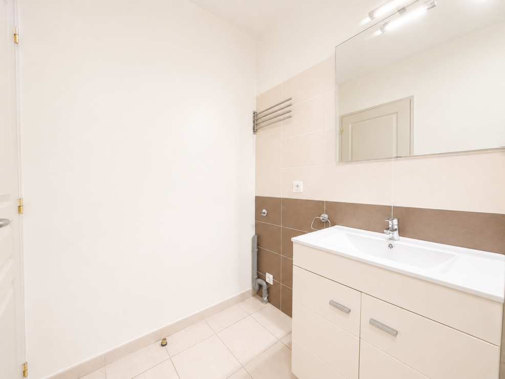 Bagnères-de-Luchon – Spacious modern 2 bedroom apartment (54.89m²) with garage & ski storage in Luchon, near the ski lift & cafés