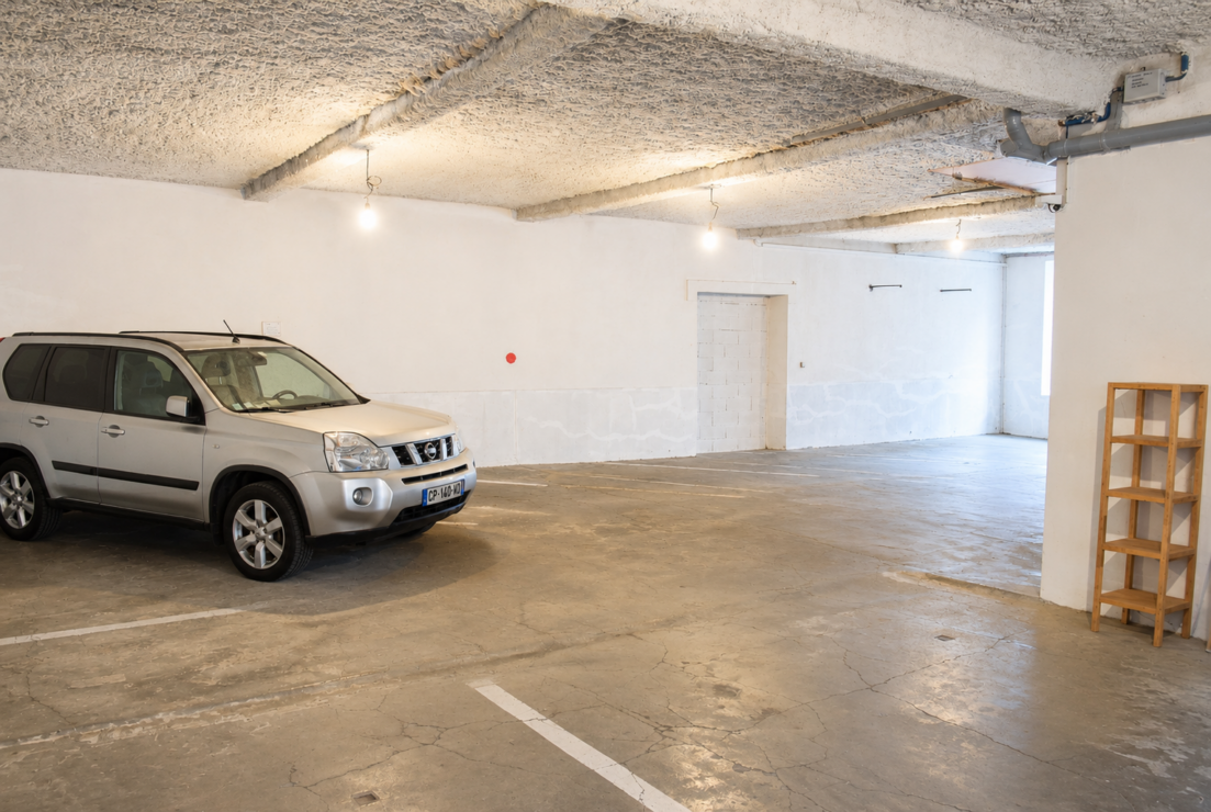 Bagnères-de-Luchon – Spacious modern 2 bedroom apartment (54.89m²) with garage & ski storage in Luchon, near the ski lift & cafés