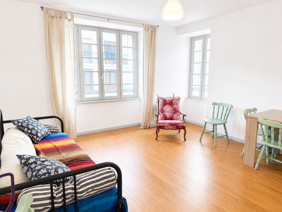 Bagnères de Luchon – This spacious, furnished 1-bed apt with parking & ski storage is a perfect holiday rental