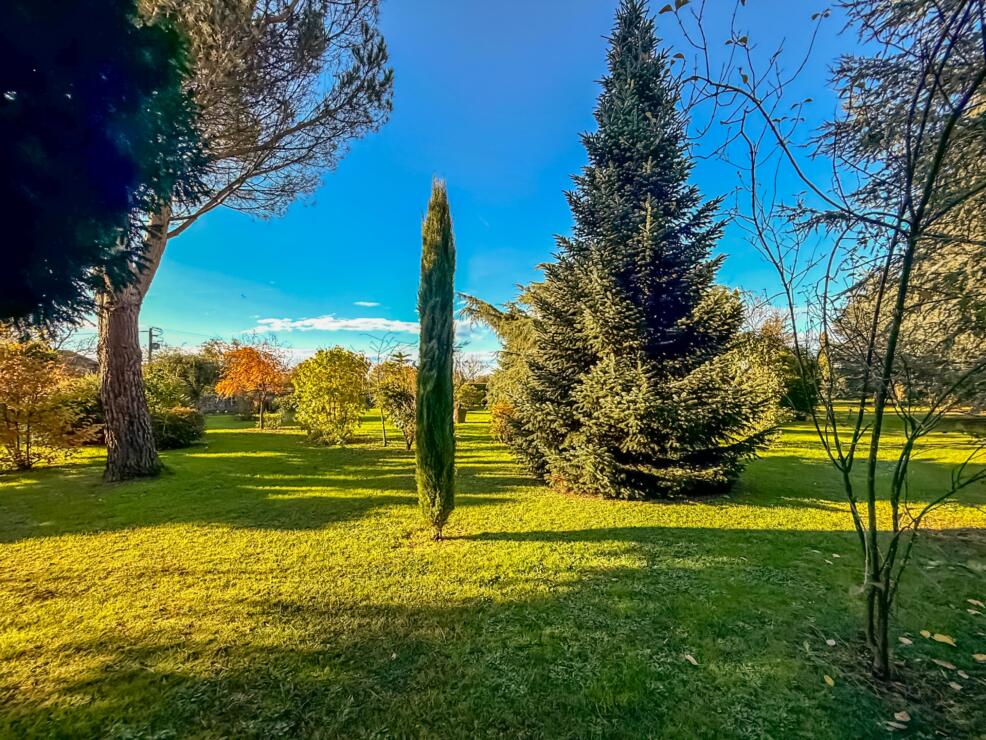 Pointis-Inard – Beautiful manor house with gite, guardian house and large pool set in 15,195 m2 of flat, private parkland