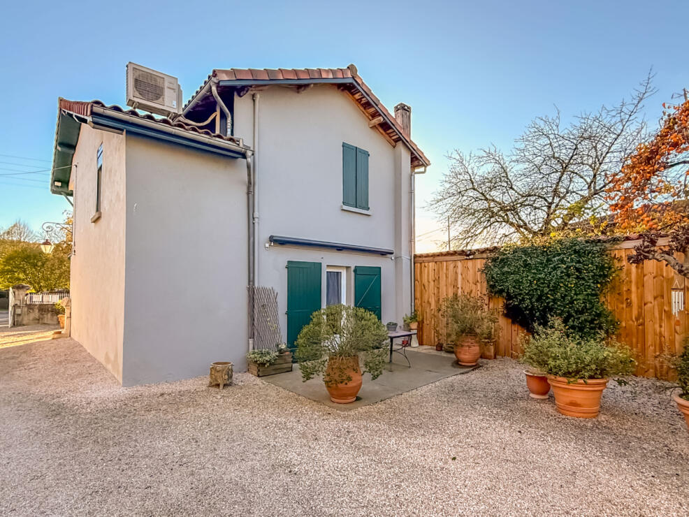 Pointis-Inard – Beautiful manor house with gite, guardian house and large pool set in 15,195 m2 of flat, private parkland