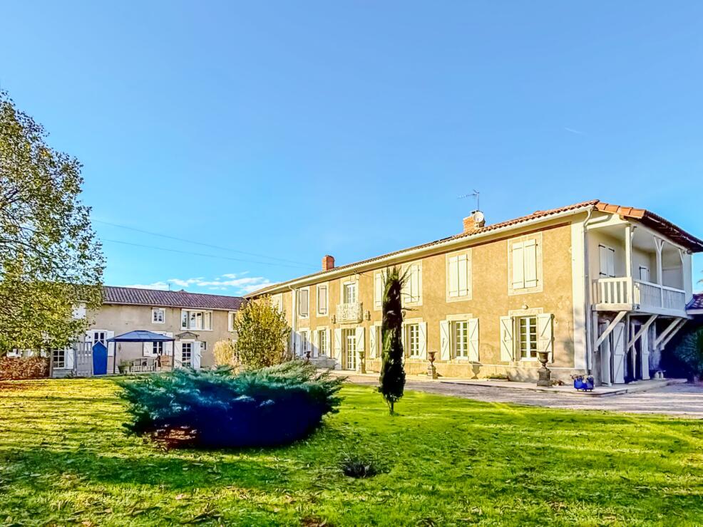 Pointis-Inard – Beautiful manor house with gite, guardian house and large pool set in 15,195 m2 of flat, private parkland