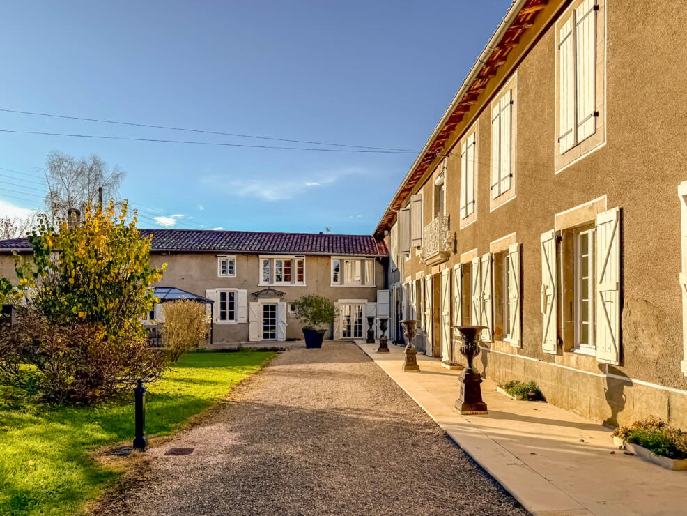 Pointis-Inard – Beautiful manor house with gite, guardian house and large pool set in 15,195 m2 of flat, private parkland