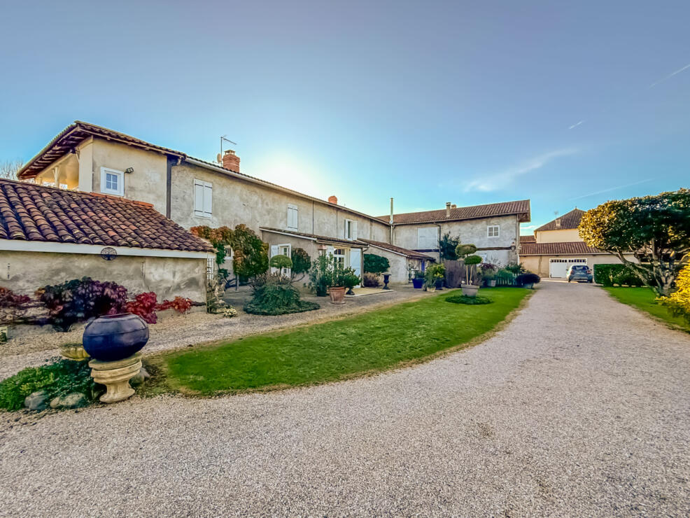 Pointis-Inard – Beautiful manor house with gite, guardian house and large pool set in 15,195 m2 of flat, private parkland