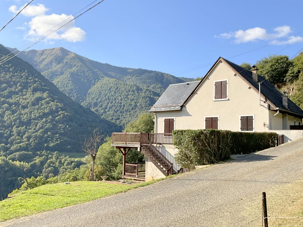 Baren – Stunning panoramic views and tranquility await – a beautiful house and an apartment near Luchon and skiing