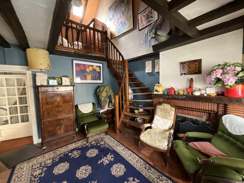 Saint-Béat-Lez – Charming detached character Pyrenean village house. 3 bedrooms, garage, garden, ready for a new lease of life