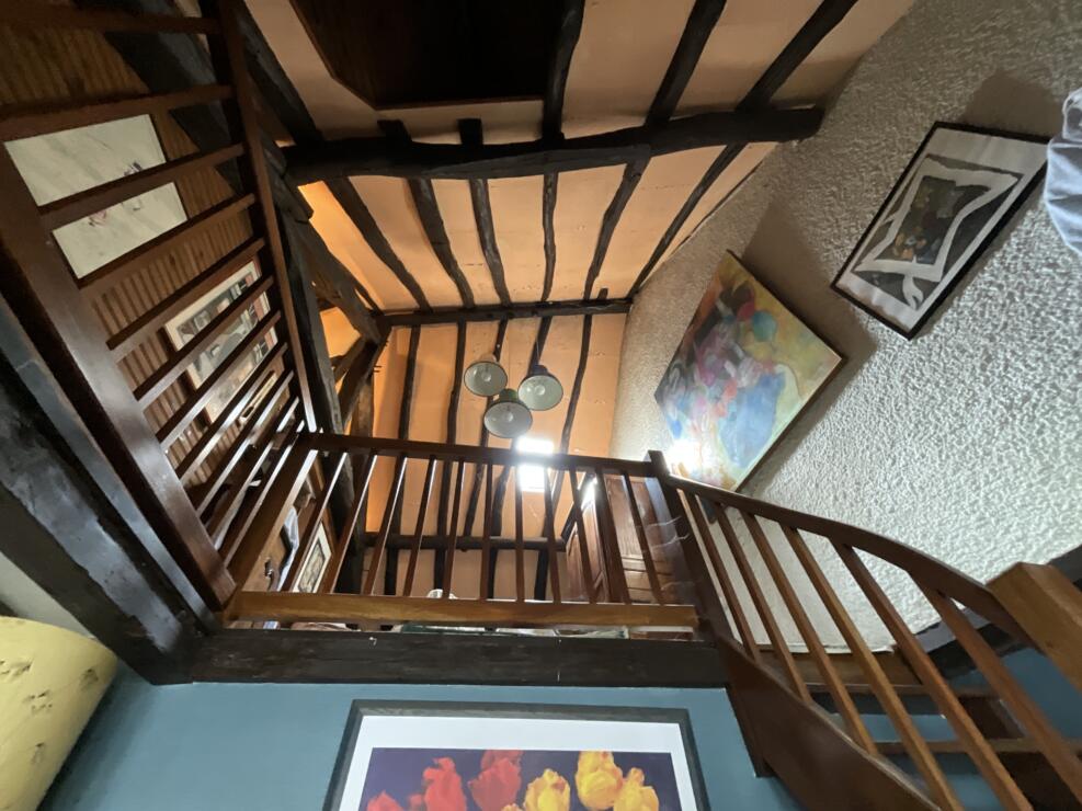 Saint-Béat-Lez – Charming detached character Pyrenean village house. 3 bedrooms, garage, garden, ready for a new lease of life
