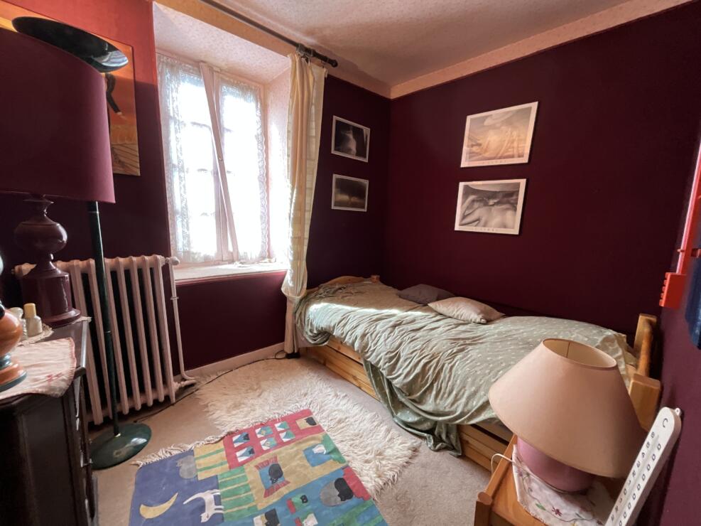 Saint-Béat-Lez – Charming detached character Pyrenean village house. 3 bedrooms, garage, garden, ready for a new lease of life
