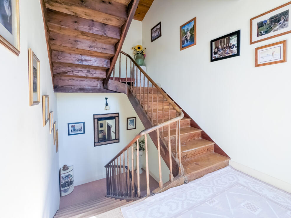 Sariac-Magnoac – Charming, traditional farmhouse and independent gite with terraces and a pool in a peaceful, rural setting.