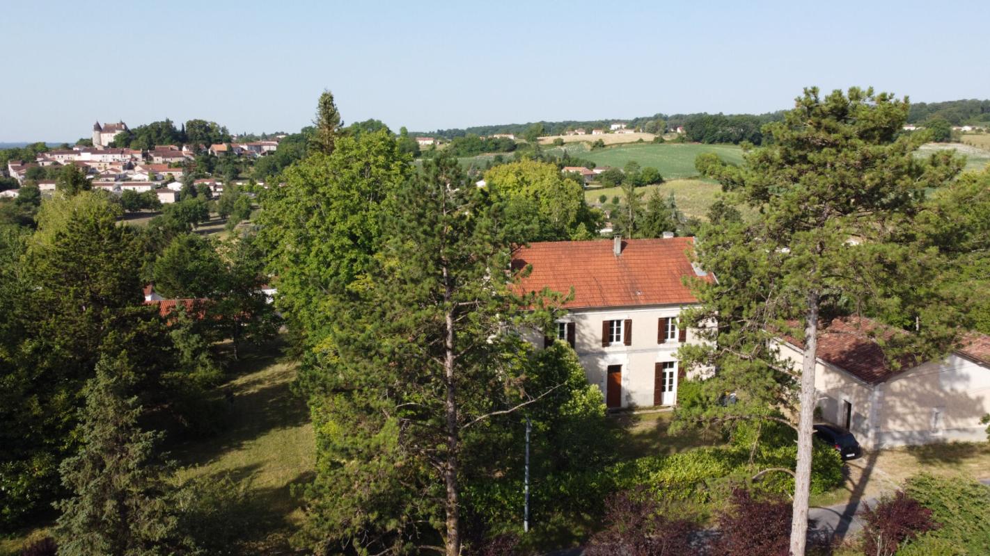 5 bedroom maison a renover in Montmoreau, Charente, France