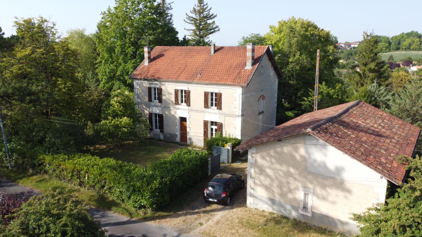 5 bedroom maison a renover in Montmoreau, Charente, France