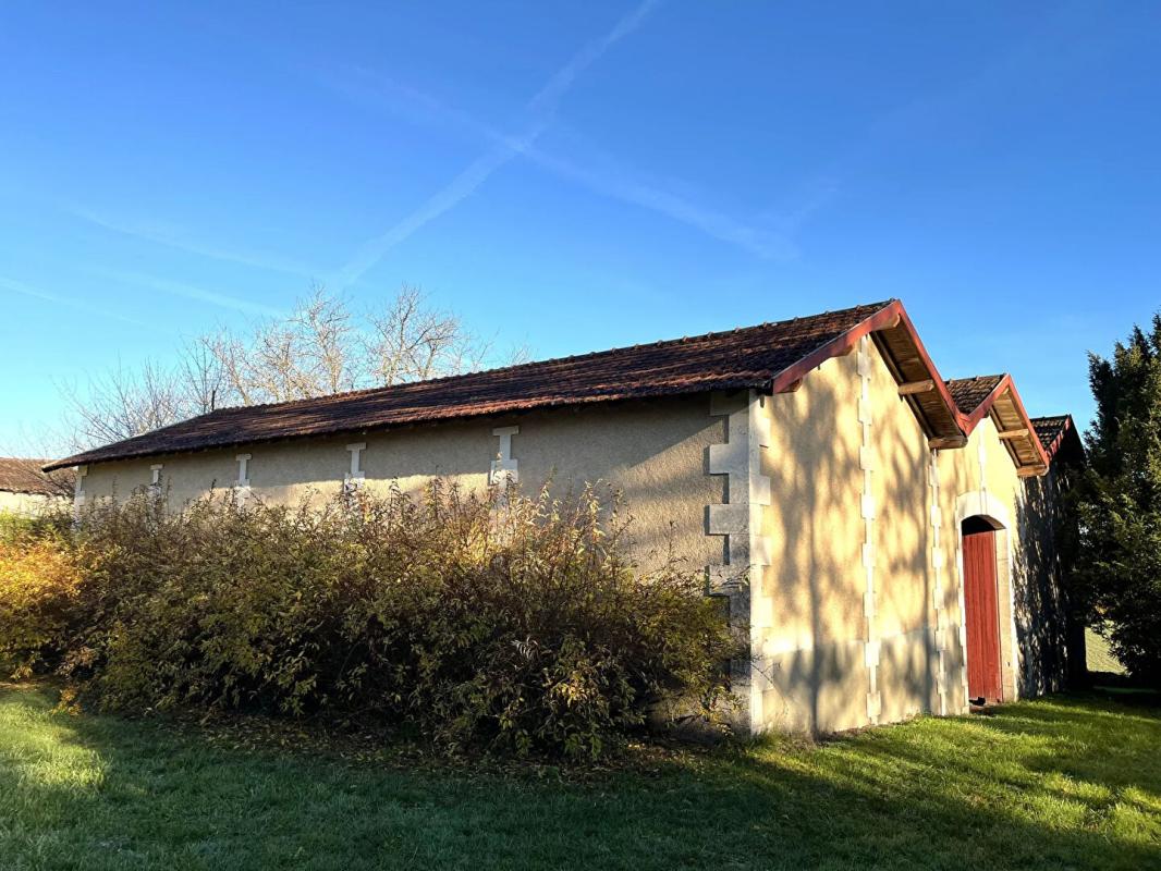 5 bedroom maison a renover in Montmoreau, Charente, France