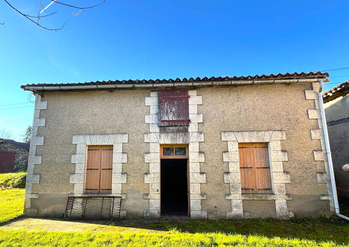 5 bedroom maison a renover in Montmoreau, Charente, France