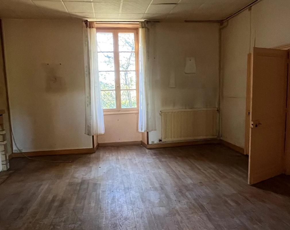 5 bedroom maison a renover in Montmoreau, Charente, France
