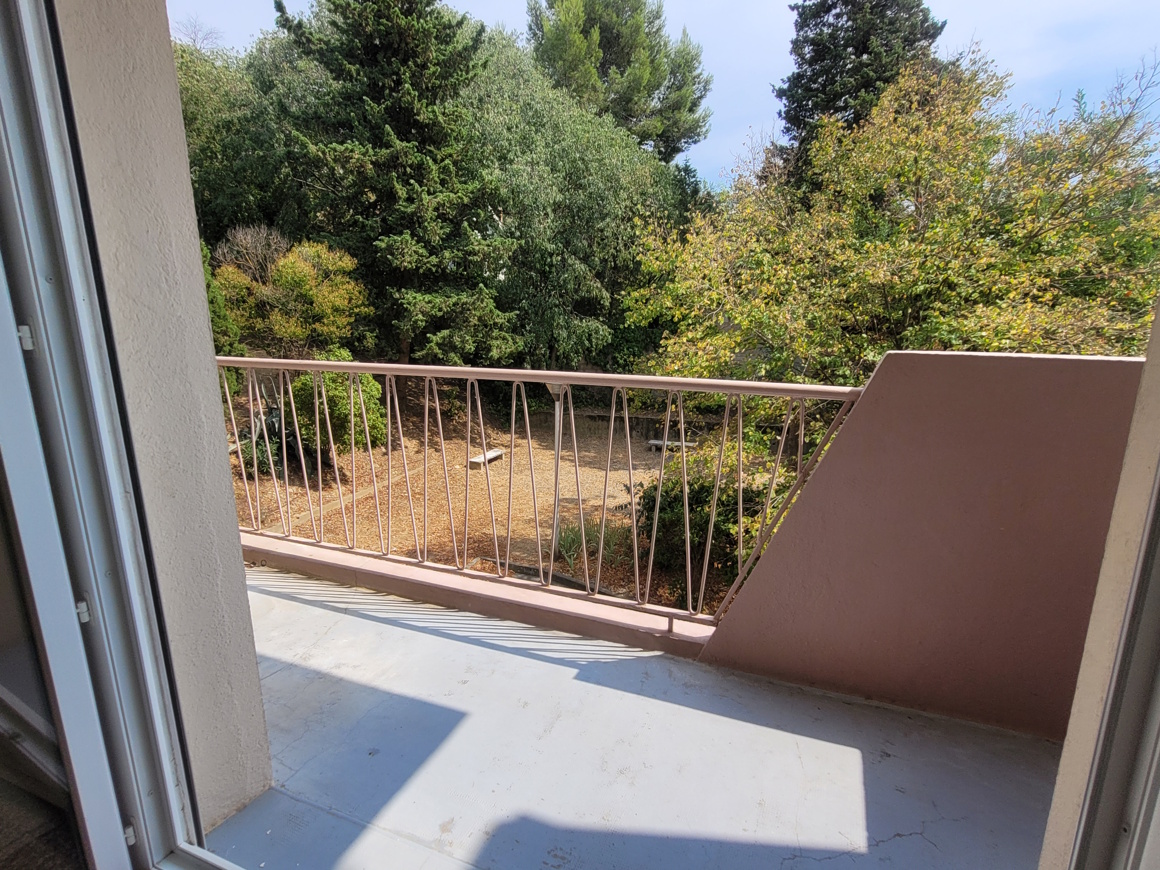 2 bedroom Apartment in Beziers, Herault, France – b113400e