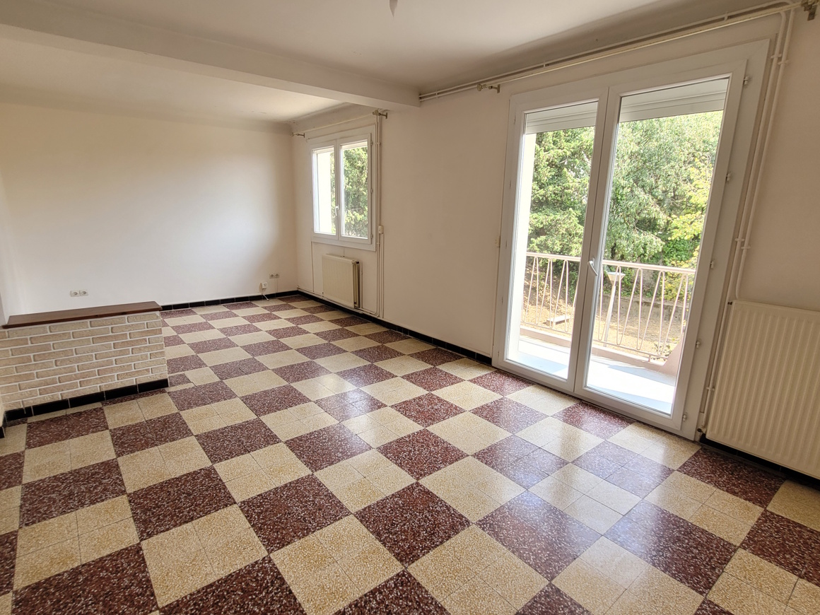2 bedroom Apartment in Beziers, Herault, France – b113400e