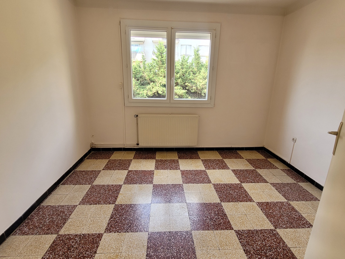 2 bedroom Apartment in Beziers, Herault, France – b113400e