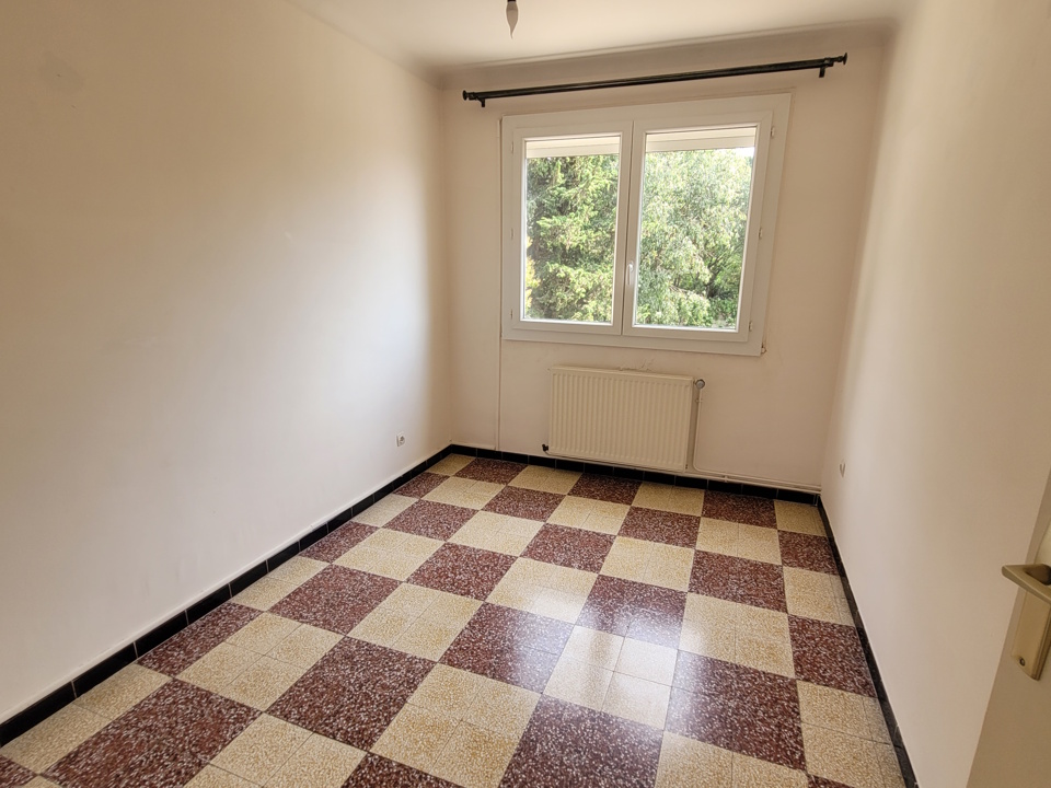 2 bedroom Apartment in Beziers, Herault, France – b113400e