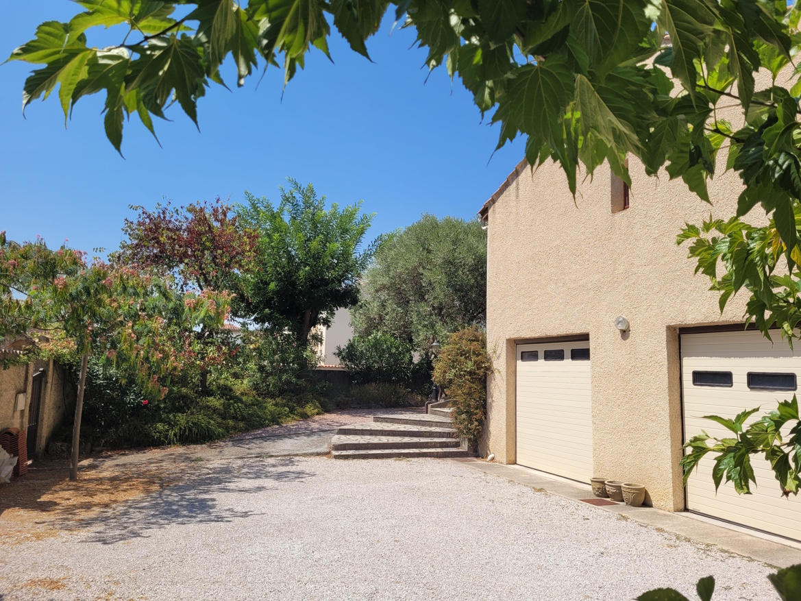 5 bedroom Detached House in Puissalicon, Herault, France – pui435000ee